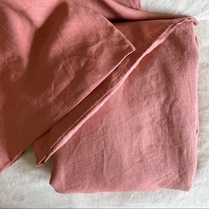 BED THREADS (1) Linen Queen fitted sheet and (2) standard pillowcases Pink Clay.